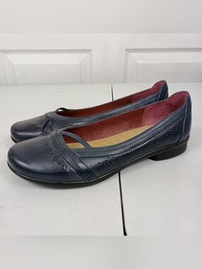 Clarks Flats 8.5 Womens Navy Blue Leather Artisan Slip On Comfort Perforations